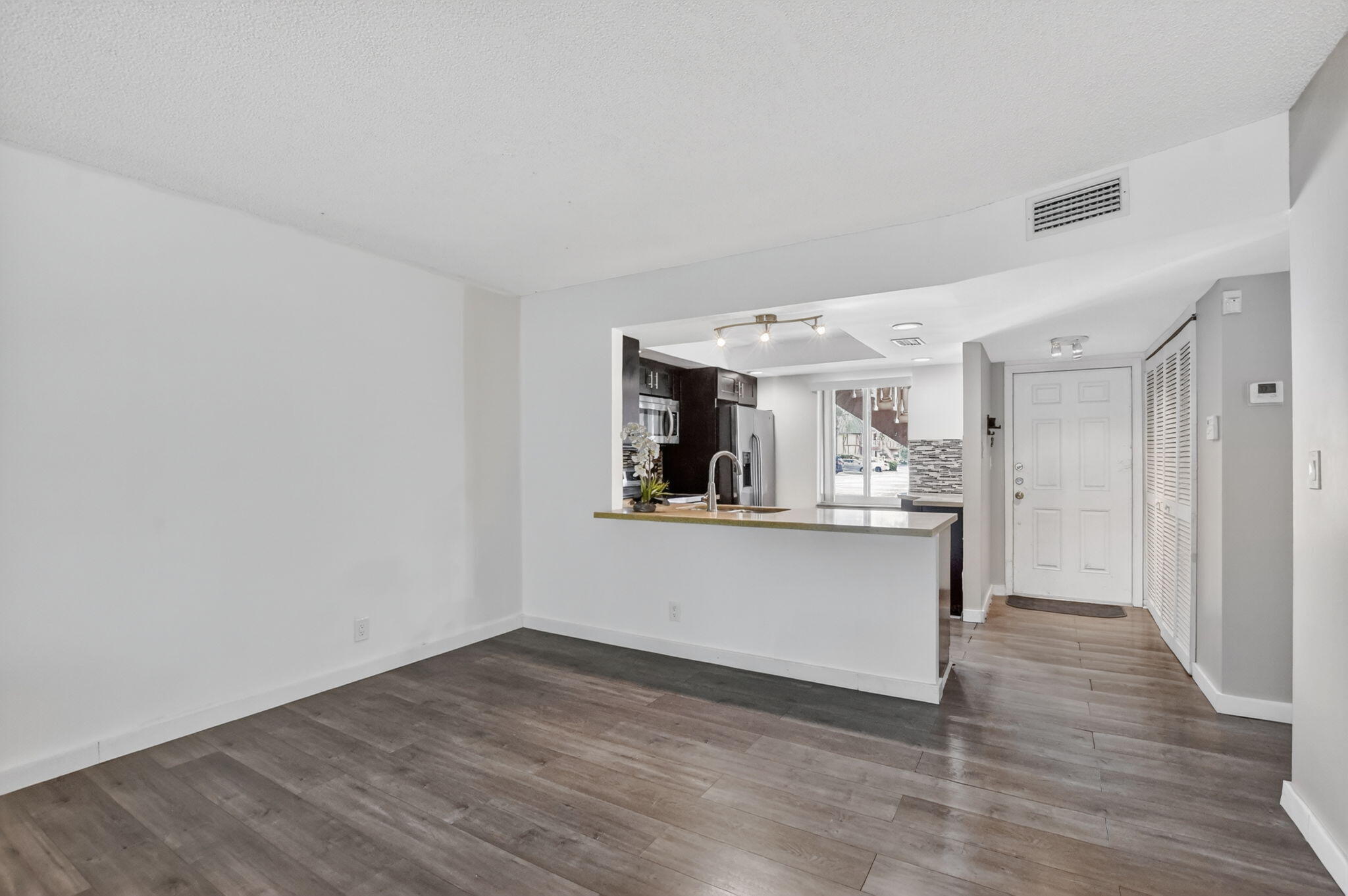 9220 Southwest 3rd Street, Unit 907 Boca Raton, FL 33428 - Photo 8 of 34 8-web-or-mls-DSC_2286