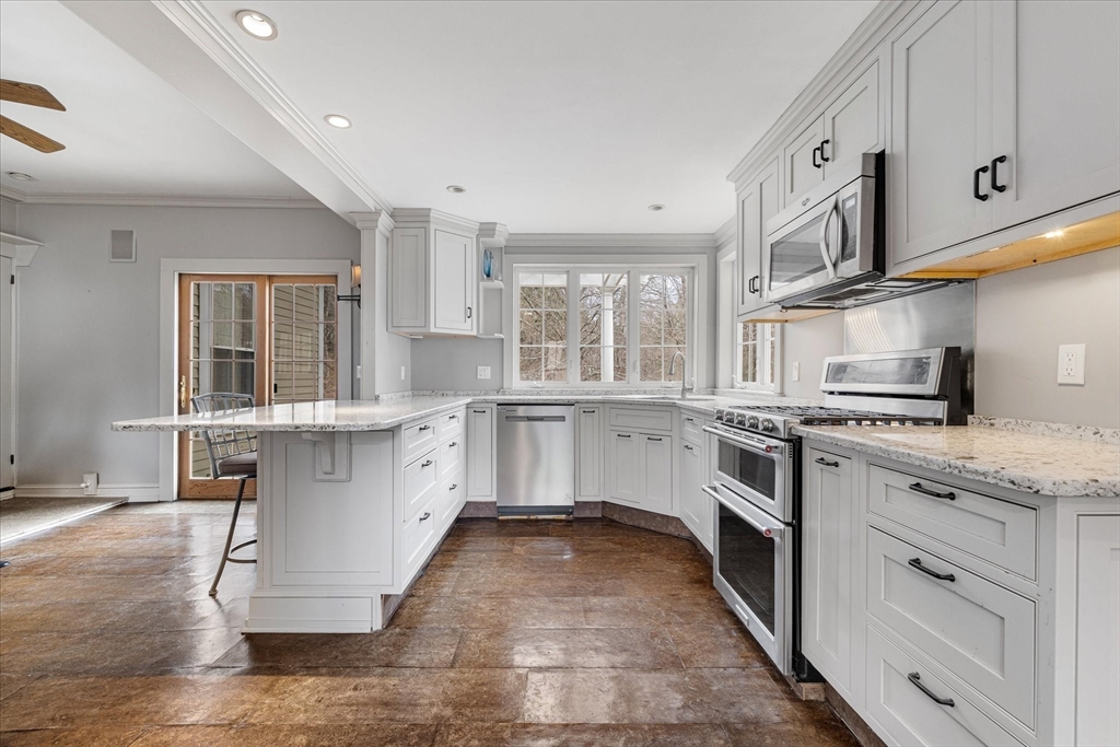 14 Maple Street Sturbridge, MA 01566 - Photo 15 of 37