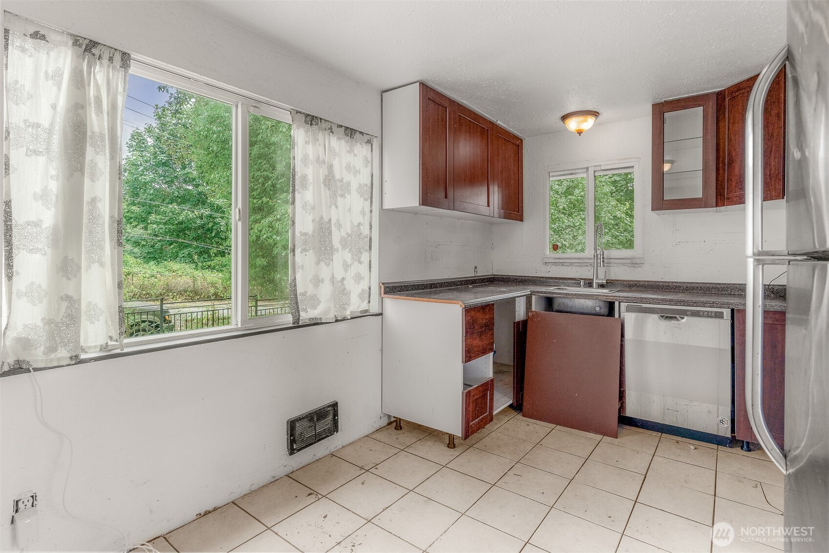 1147 Aberdeen Avenue Northeast Renton, WA 98056 - Photo 8 of 24 a kitchen with granite countertop a stove a sink and a microwave