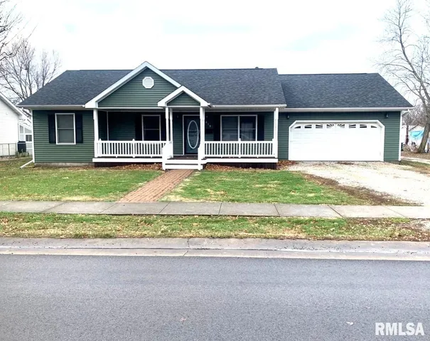 $159,900 | 619 South 6th Street, Girard, IL 62640