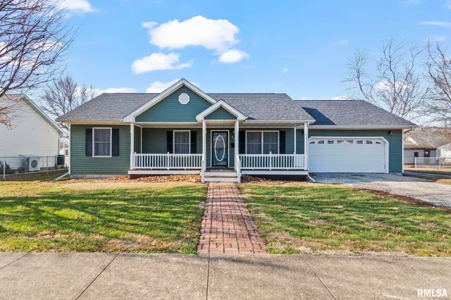 $159,900 | 619 South 6th Street, Girard, IL 62640