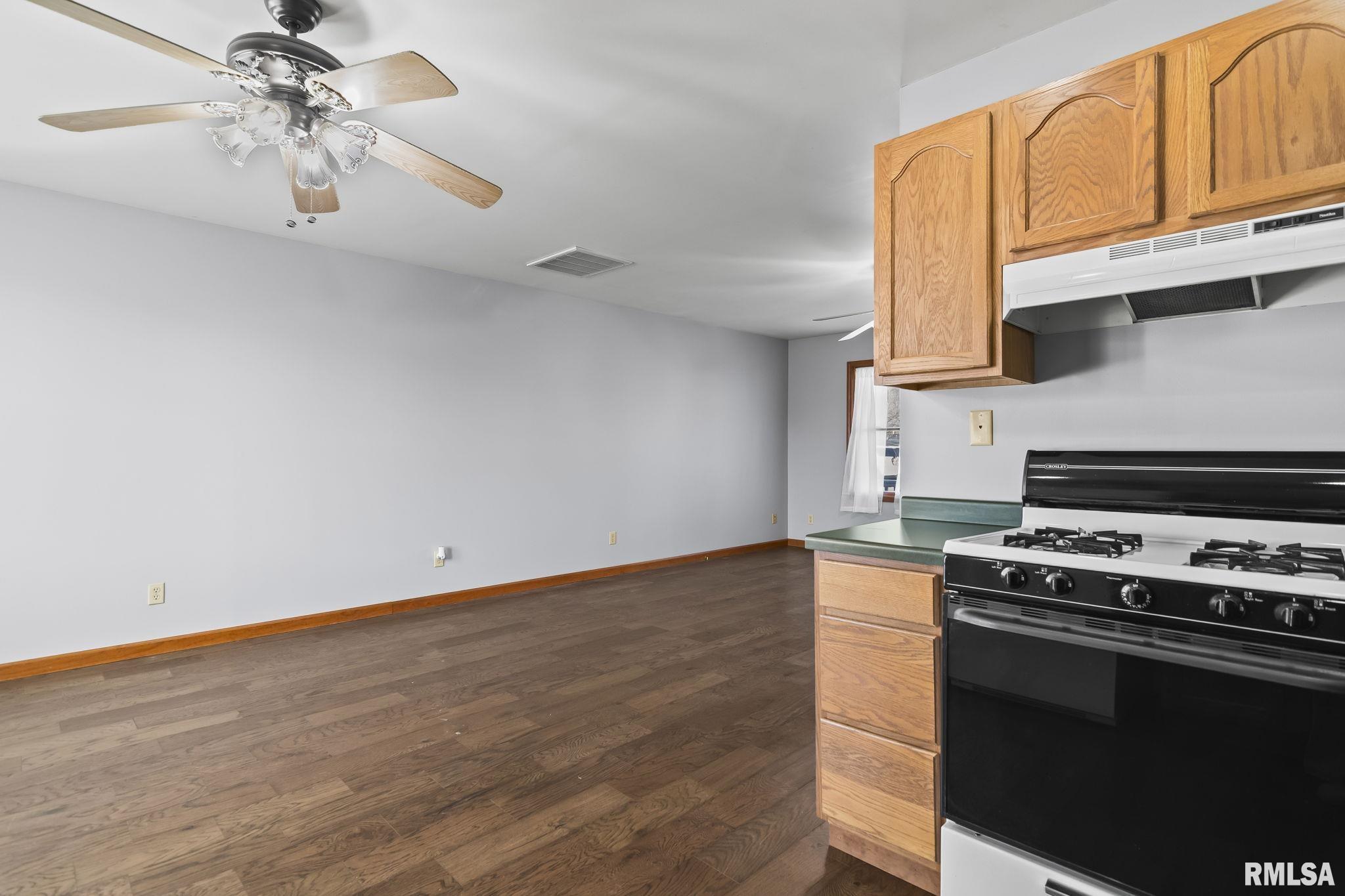 619 South 6th Street Girard, IL 62640 - Photo 12 of 39