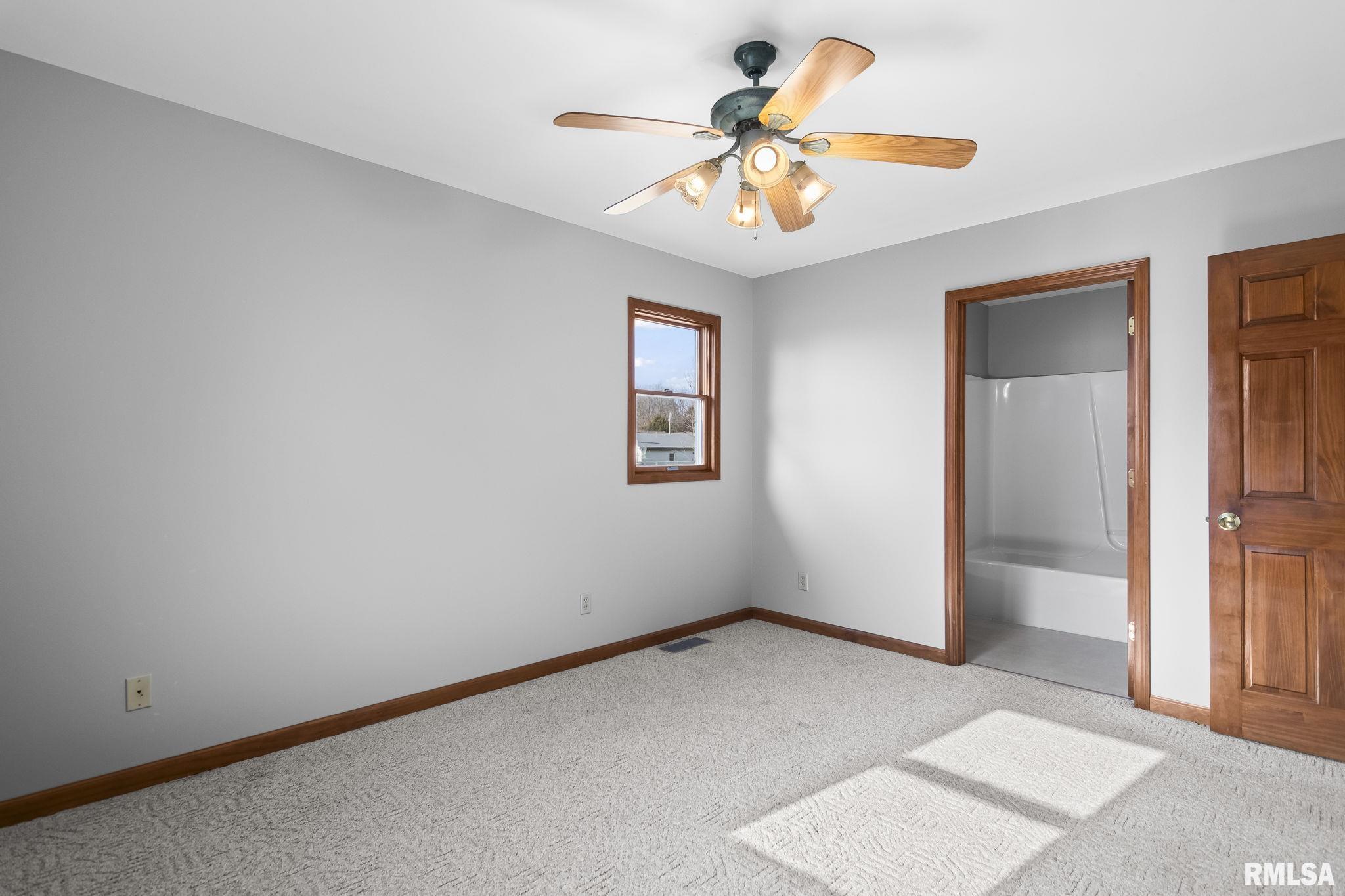 619 South 6th Street Girard, IL 62640 - Photo 14 of 39