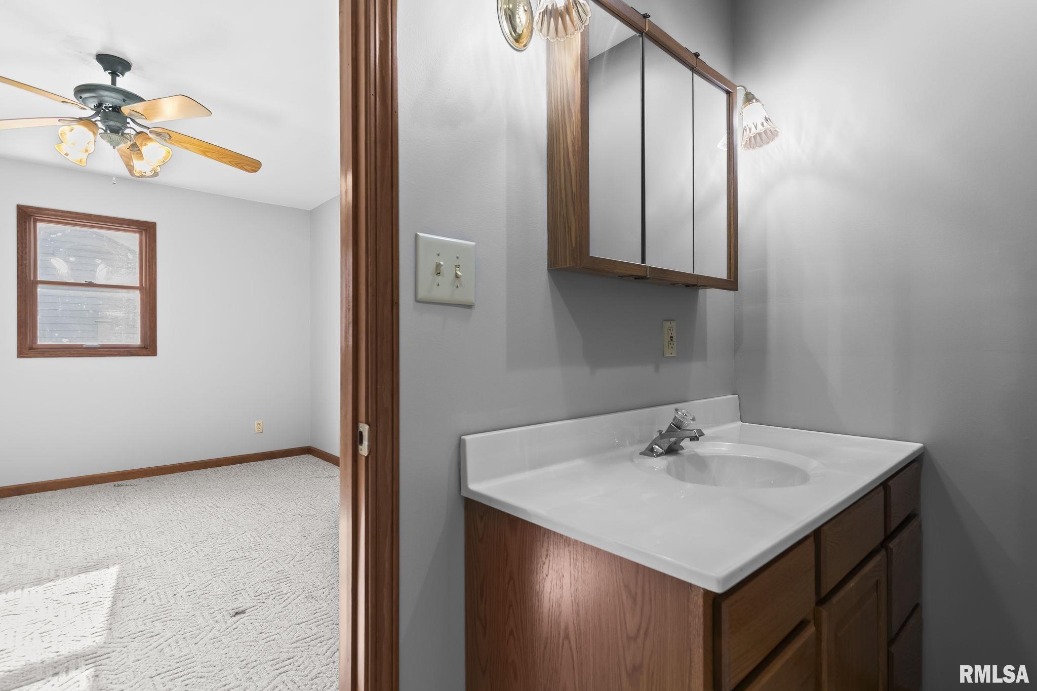 619 South 6th Street Girard, IL 62640 - Photo 16 of 39