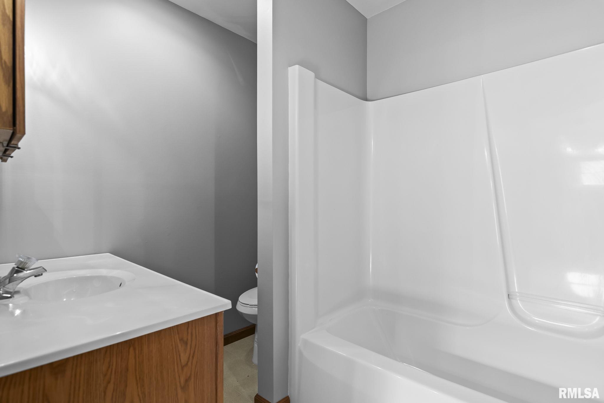 619 South 6th Street Girard, IL 62640 - Photo 17 of 39