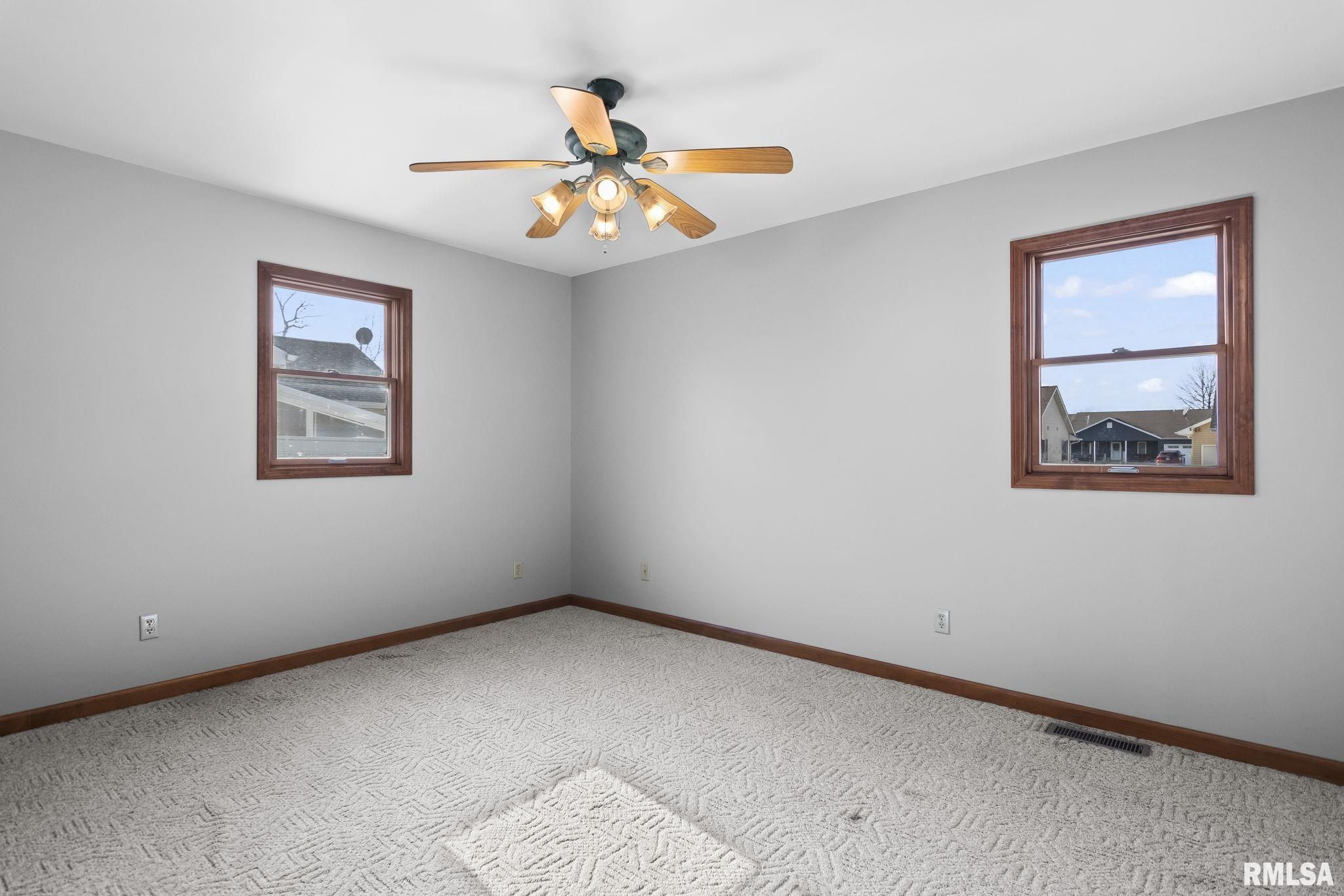 619 South 6th Street Girard, IL 62640 - Photo 18 of 39