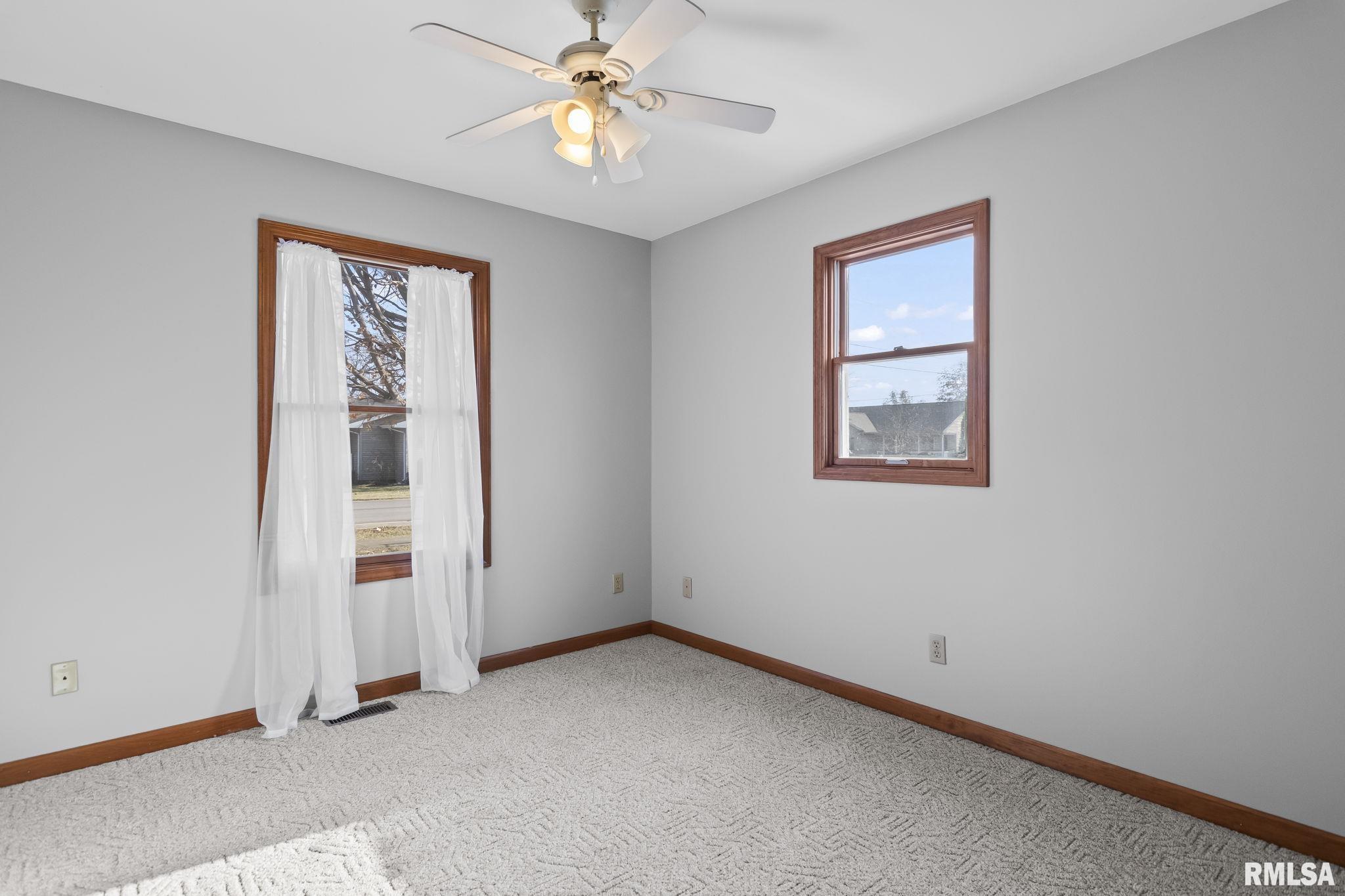 619 South 6th Street Girard, IL 62640 - Photo 19 of 39