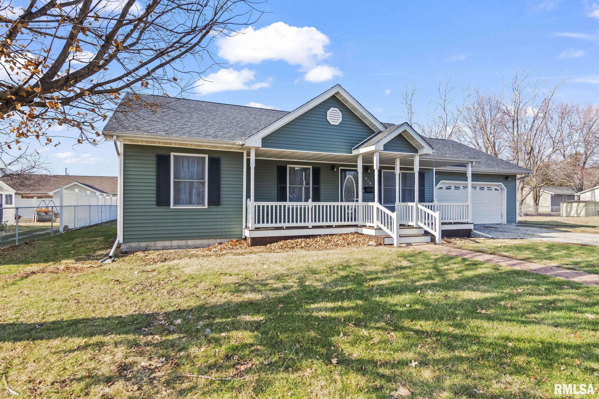 619 South 6th Street Girard, IL 62640 - Photo 2 of 39