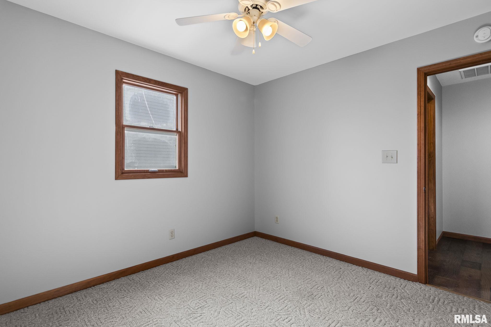 619 South 6th Street Girard, IL 62640 - Photo 22 of 39