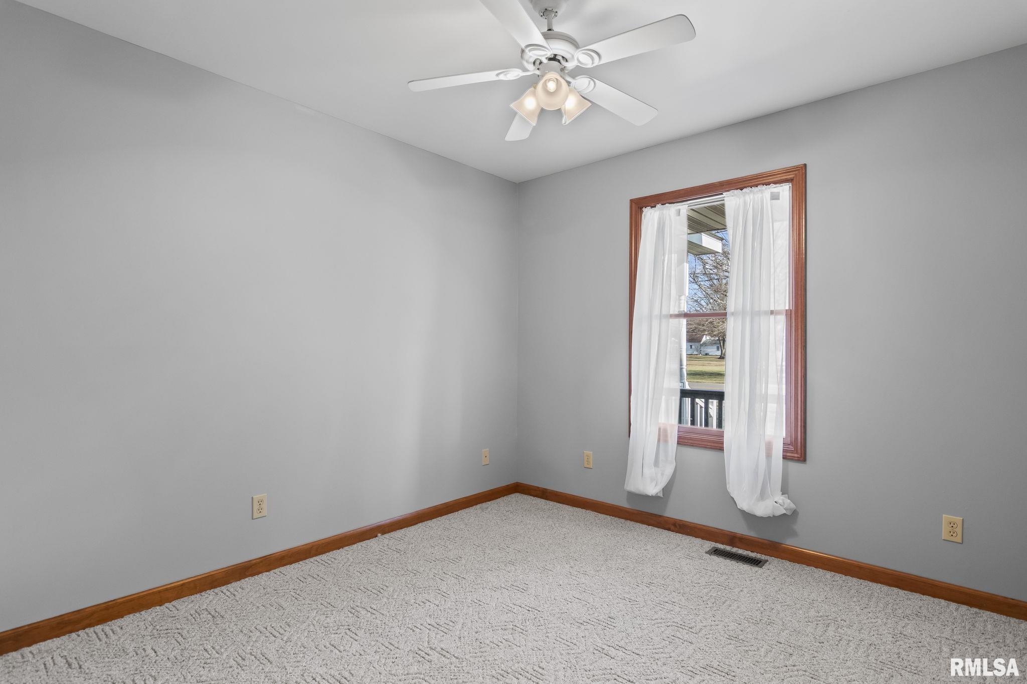 619 South 6th Street Girard, IL 62640 - Photo 23 of 39