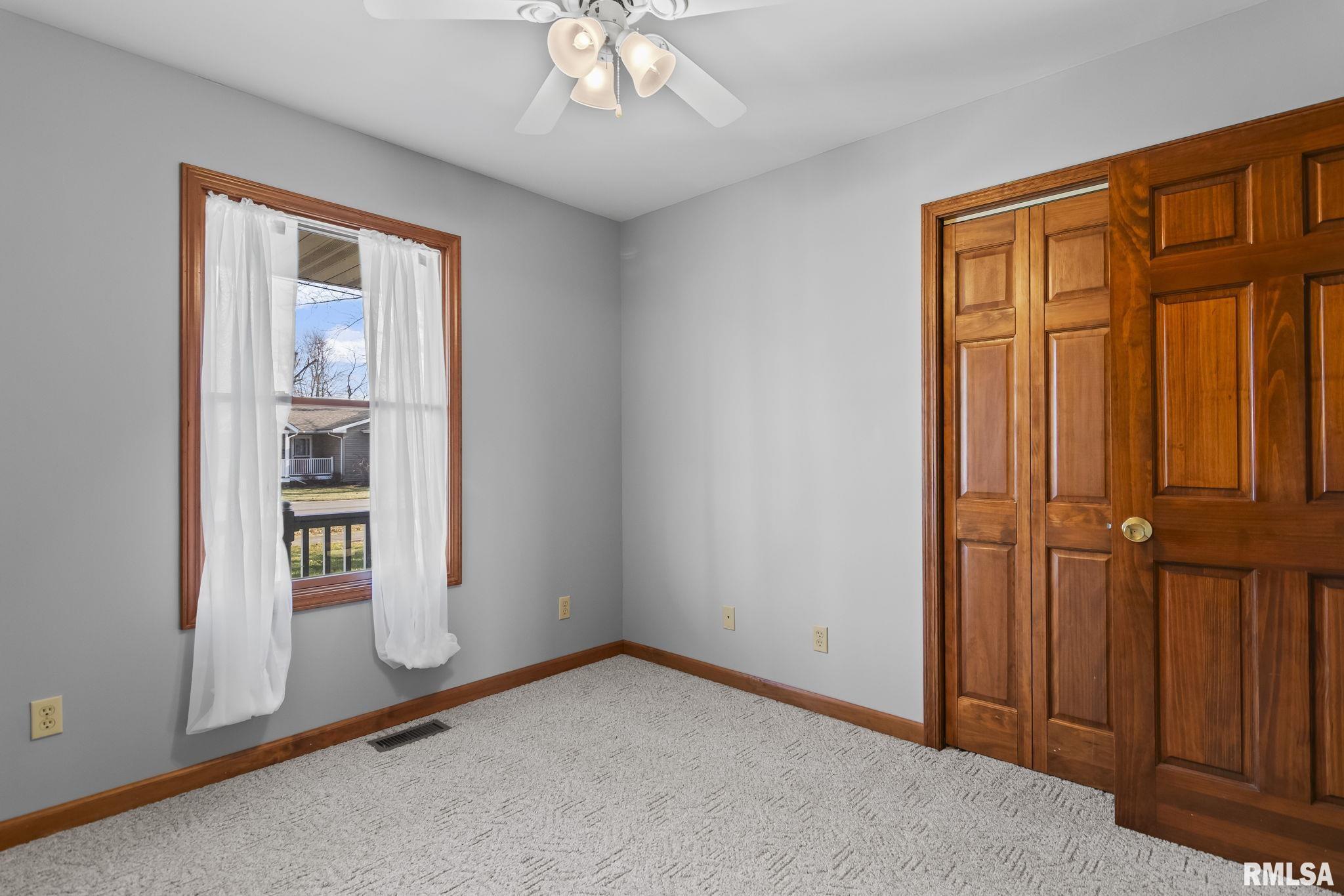 619 South 6th Street Girard, IL 62640 - Photo 24 of 39