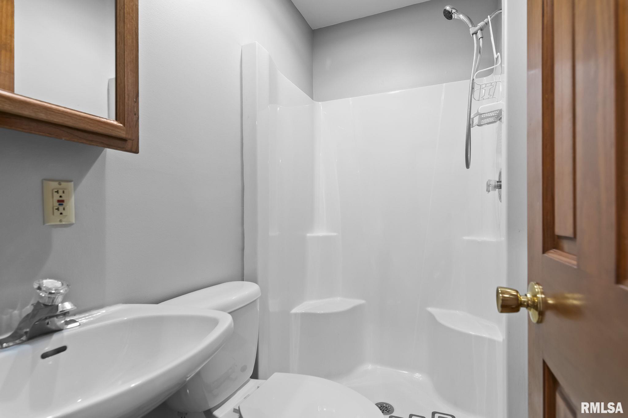 619 South 6th Street Girard, IL 62640 - Photo 27 of 39