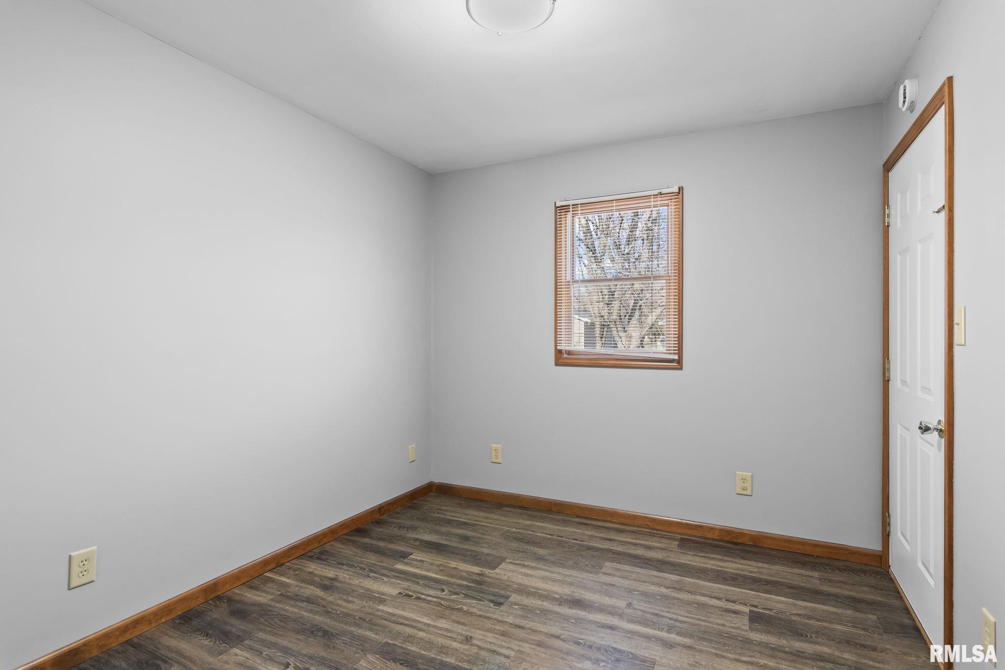 619 South 6th Street Girard, IL 62640 - Photo 28 of 39