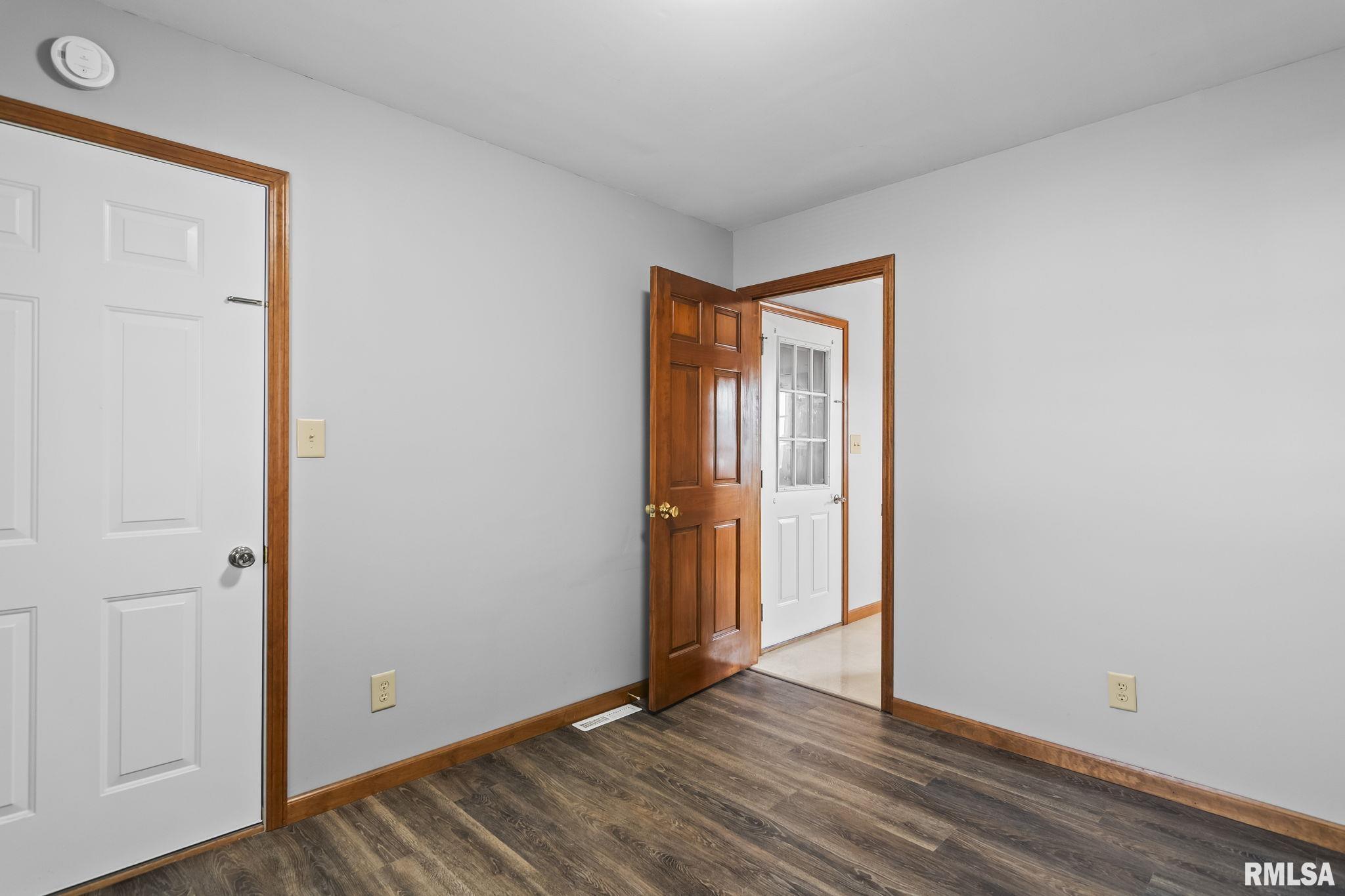 619 South 6th Street Girard, IL 62640 - Photo 29 of 39