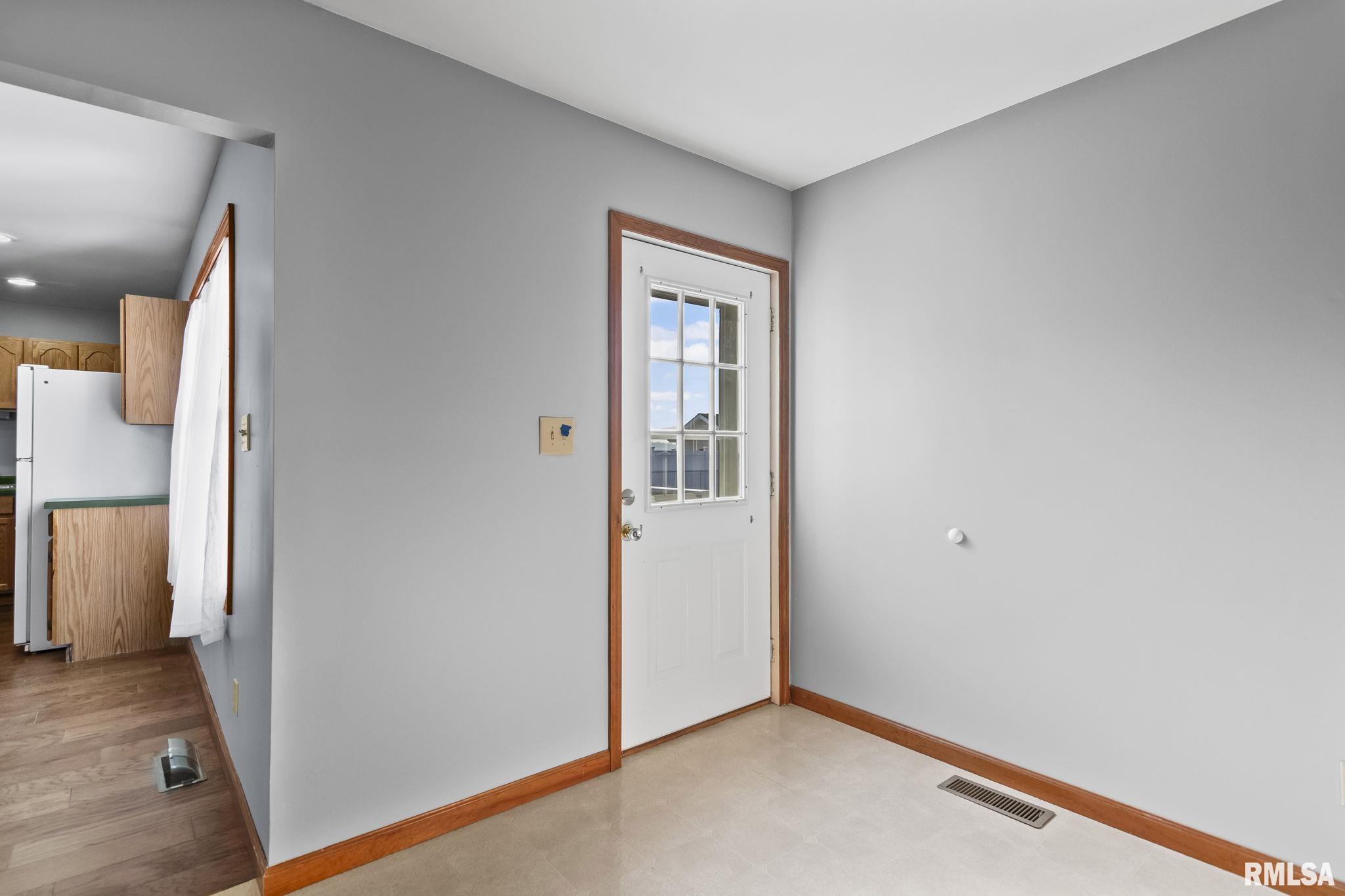 619 South 6th Street Girard, IL 62640 - Photo 30 of 39