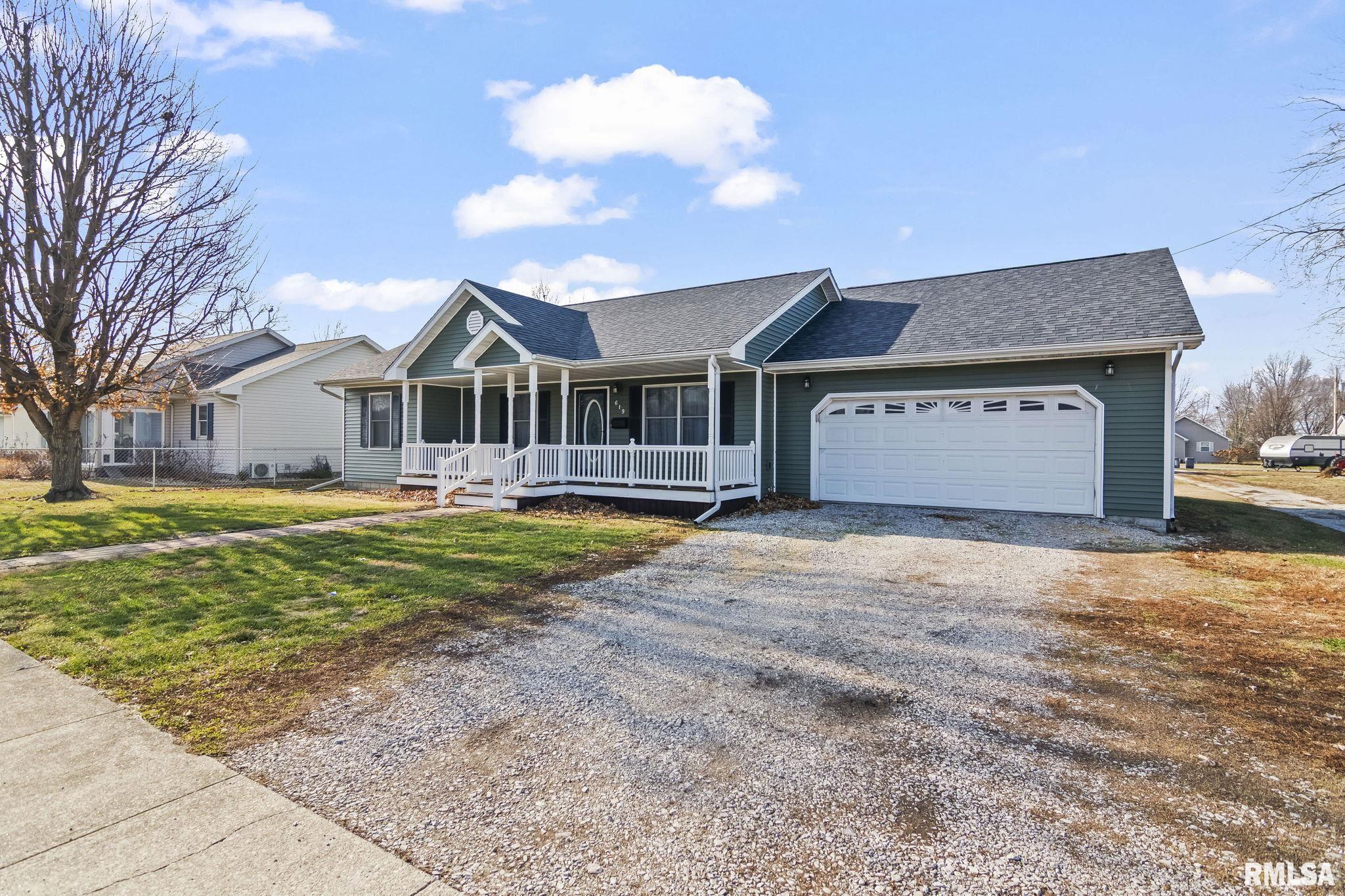 619 South 6th Street Girard, IL 62640 - Photo 3 of 39