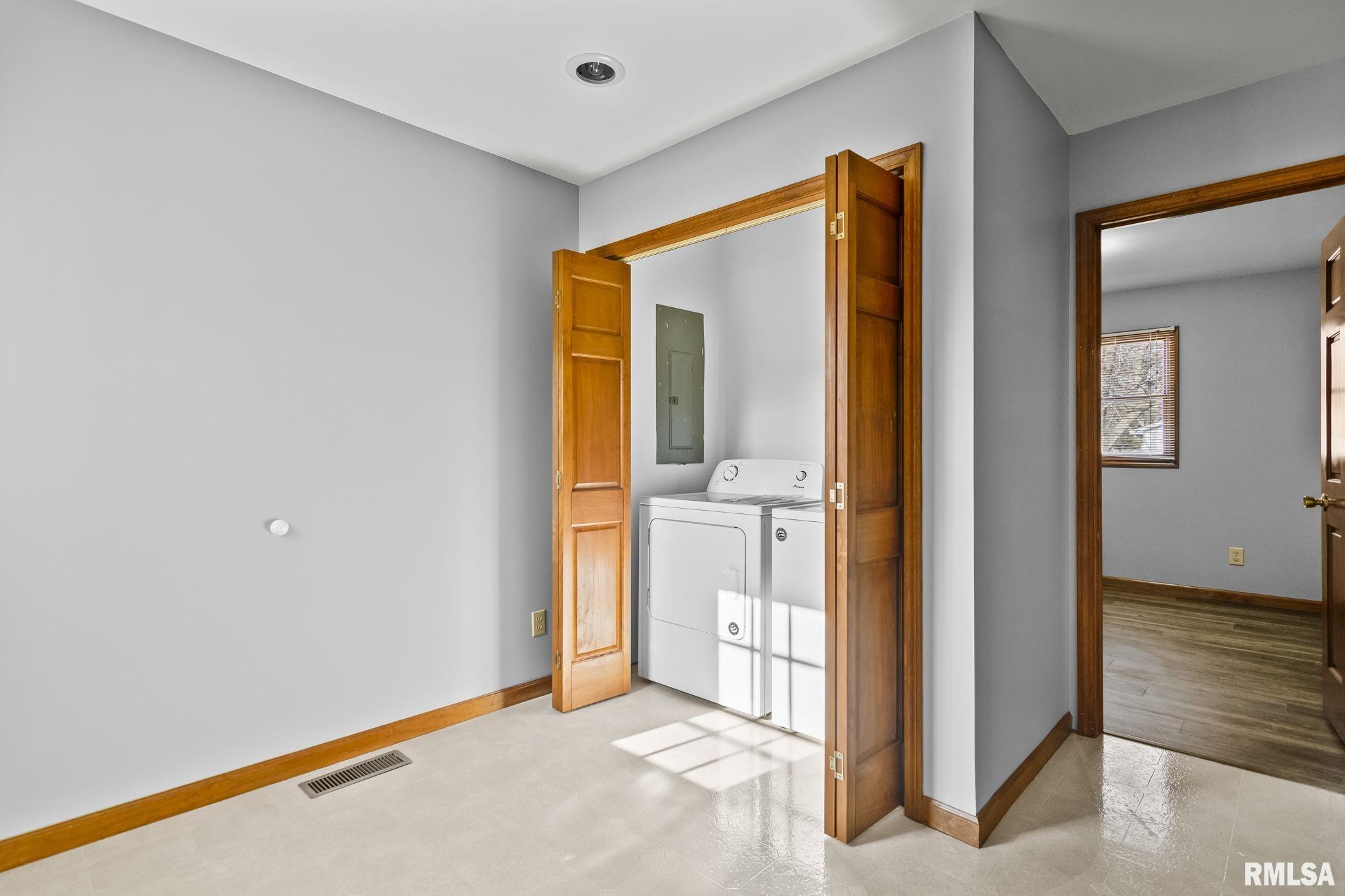 619 South 6th Street Girard, IL 62640 - Photo 31 of 39