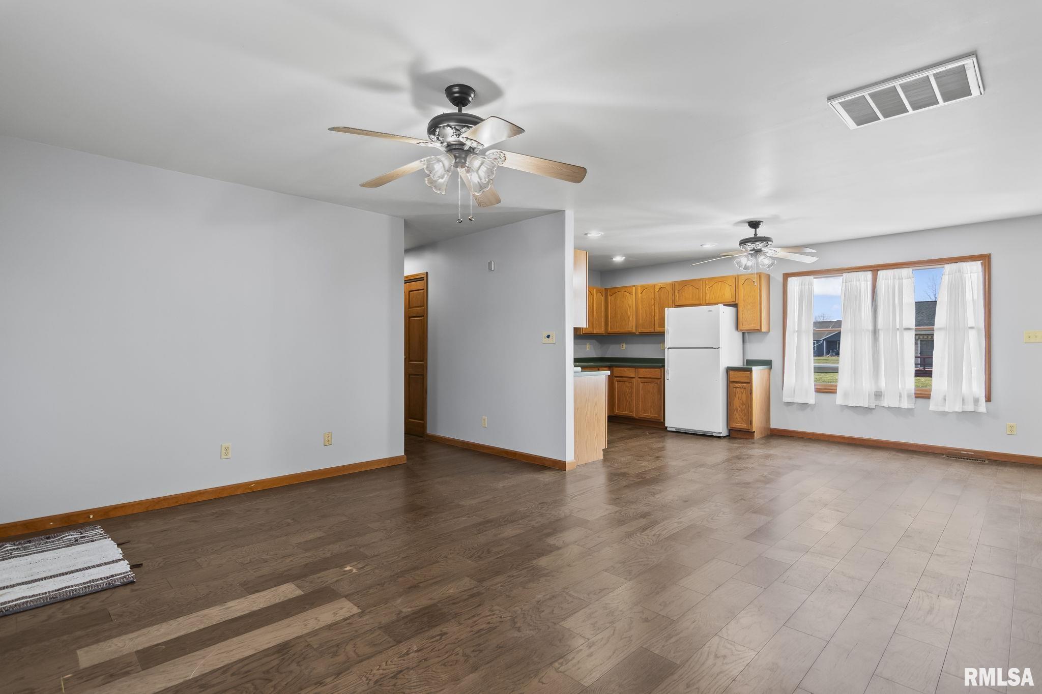 619 South 6th Street Girard, IL 62640 - Photo 8 of 39