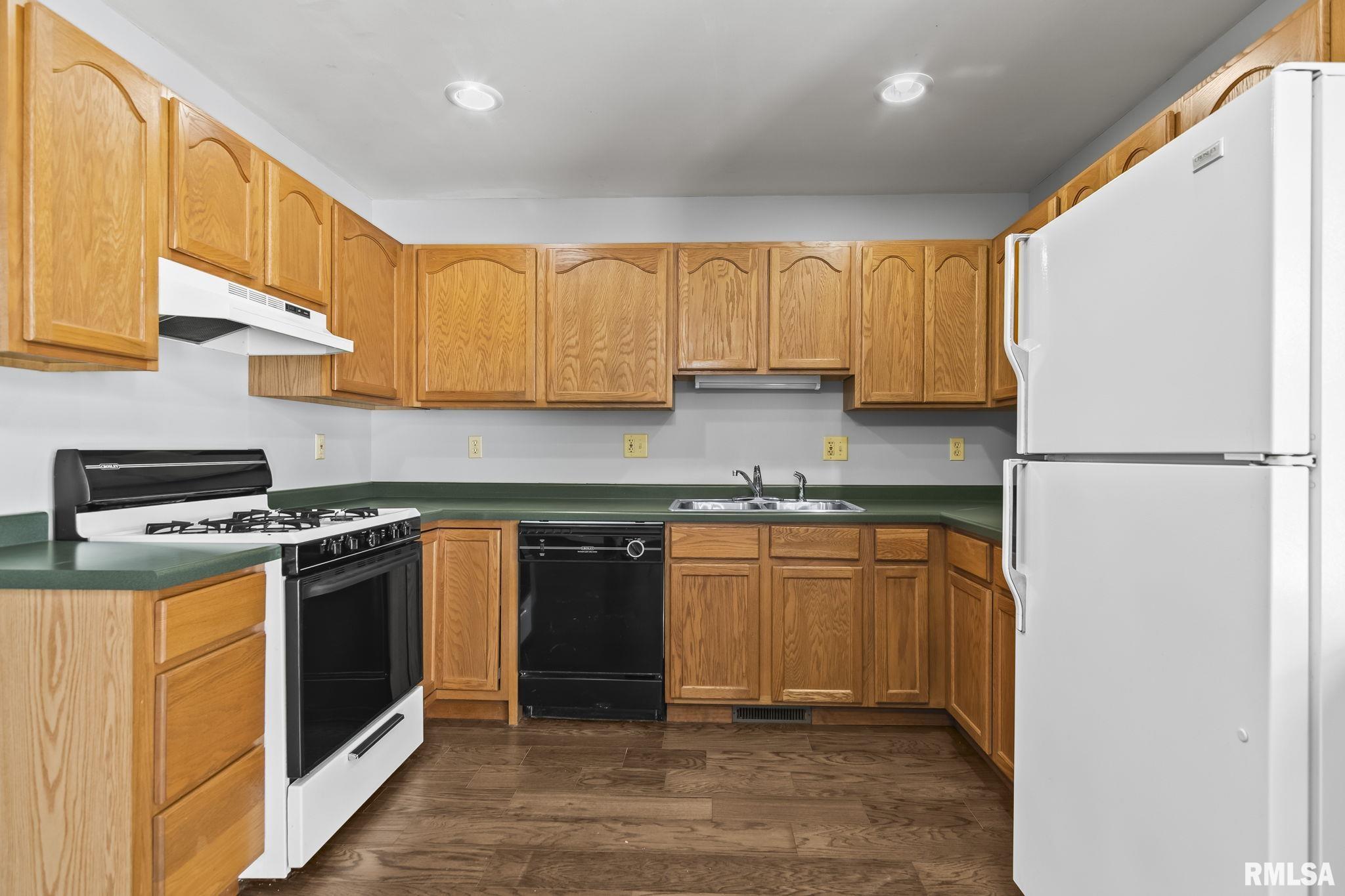 619 South 6th Street Girard, IL 62640 - Photo 10 of 39