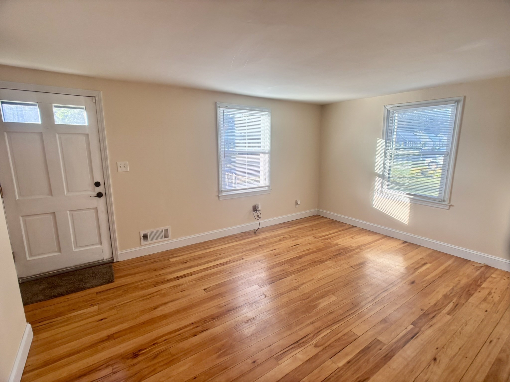 23 Midway Street Springfield, MA 01151 - Photo 10 of 24 Gallery Image 10
