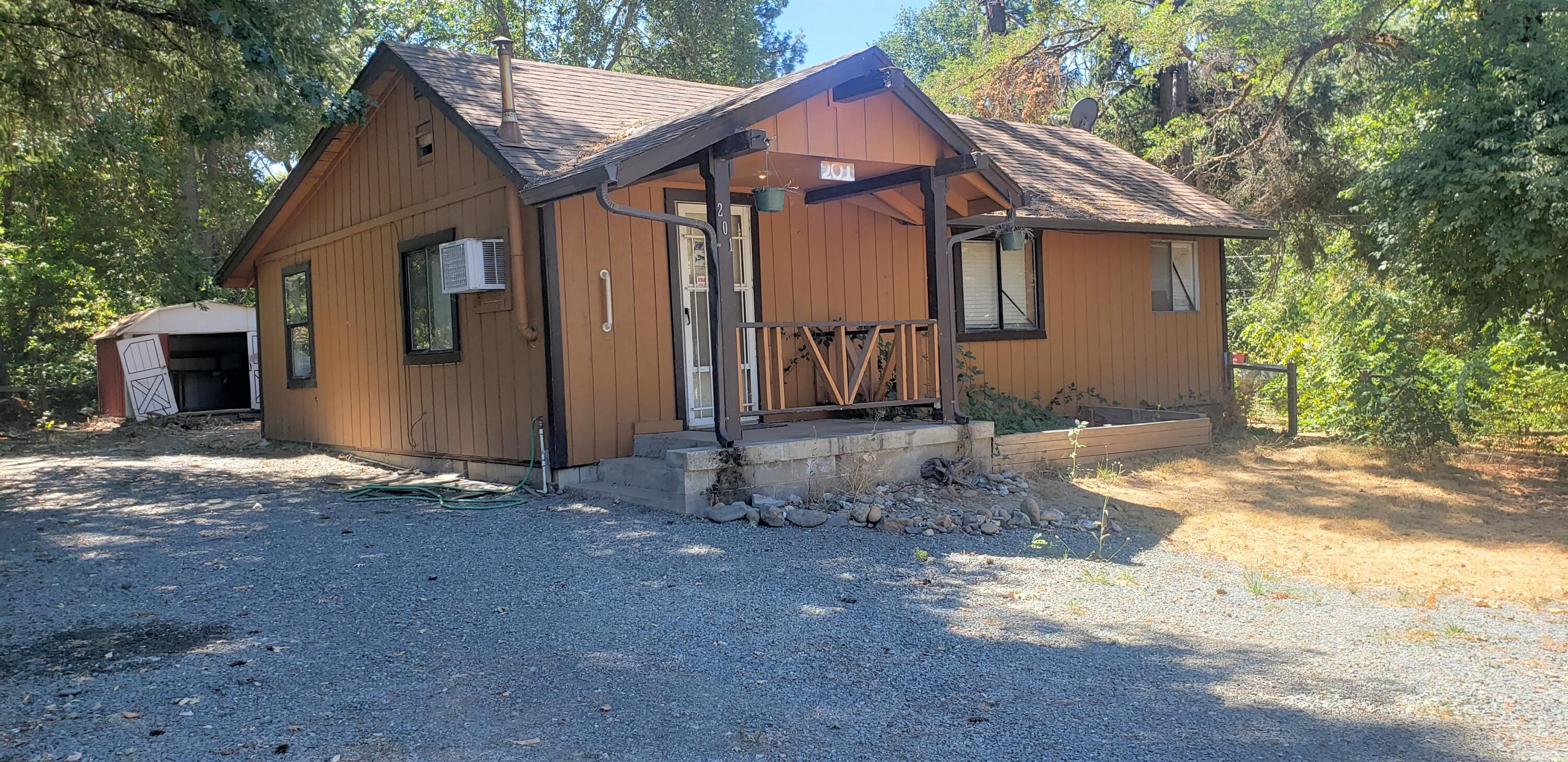 201 Finch Road Cave Junction, OR 97531 - Photo 1 of 12 Front of home