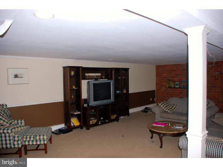 3809 Buckwampum Road Riegelsville, PA 18077 - Photo 10 of 21 Family Room