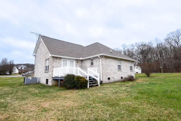 a view of a house with a back yard