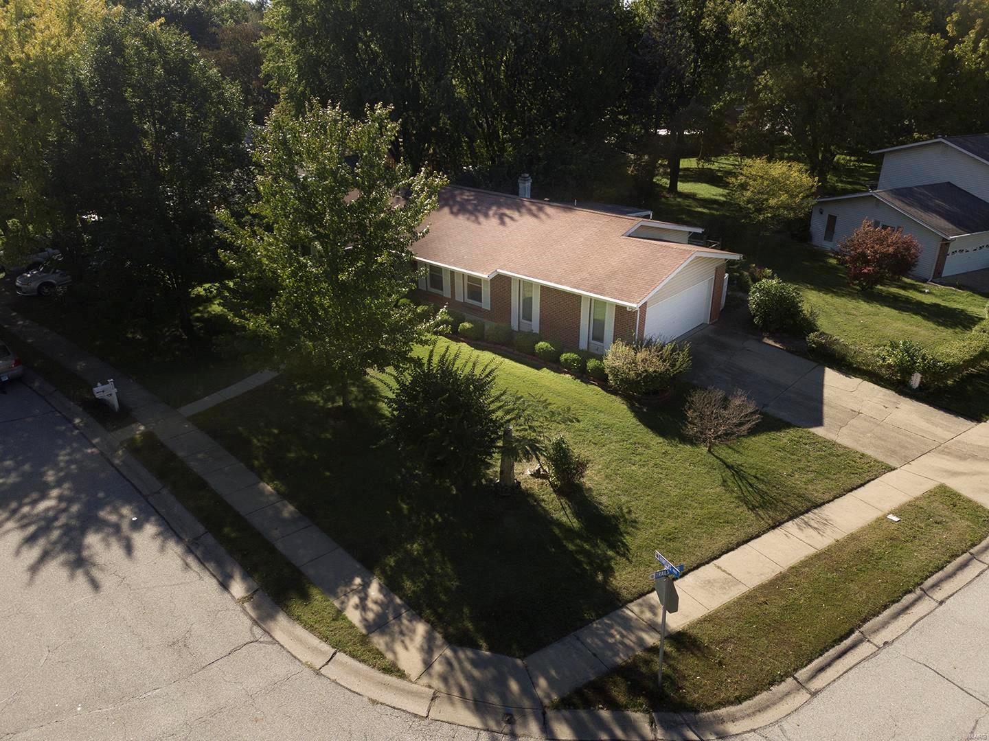 413 Hunters Ridge St. Charles, MO 63301 - Photo 6 of 49 Gallery Image 6