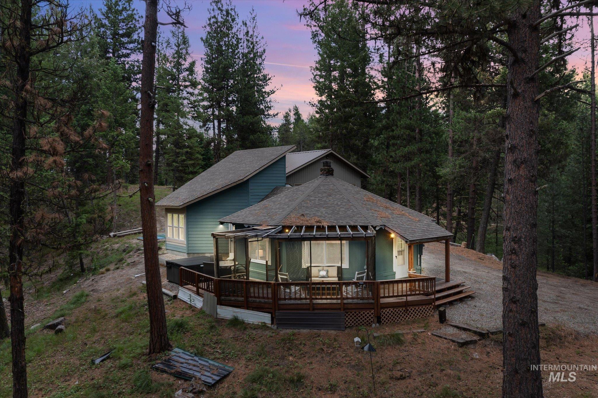 9785 Edna Place Cascade, ID 83611 - Photo 9 of 50