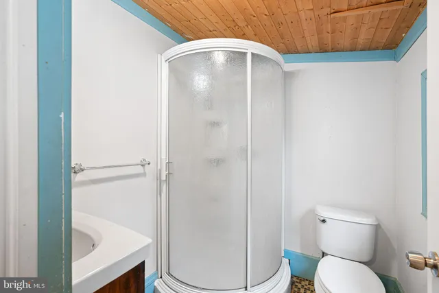 a bathroom with a toilet and a shower