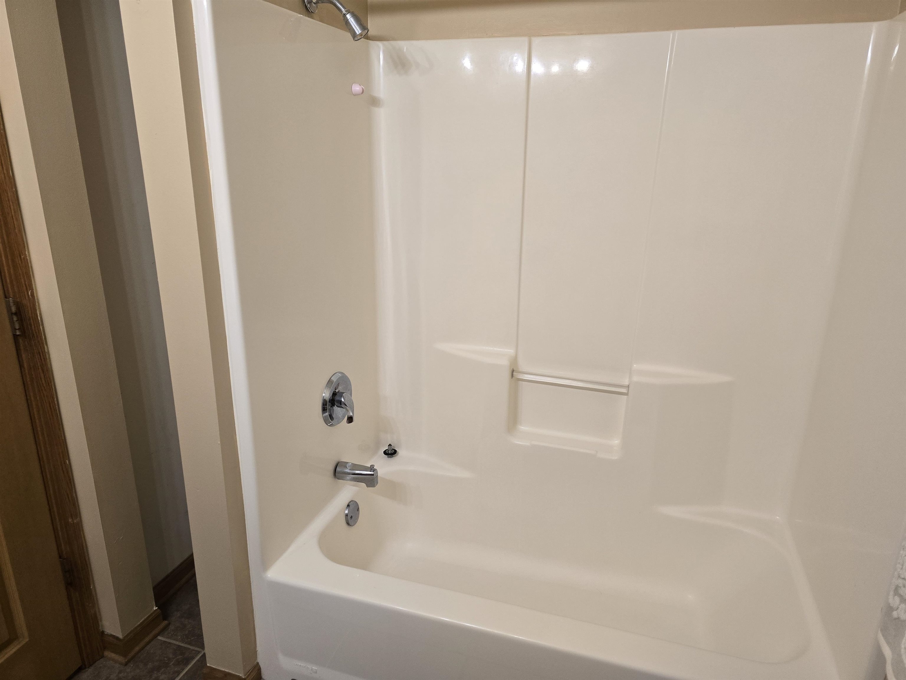 7593 Magnolia Trail Cherry Valley, IL 61016 - Photo 16 of 32 a bathroom with a bathtub