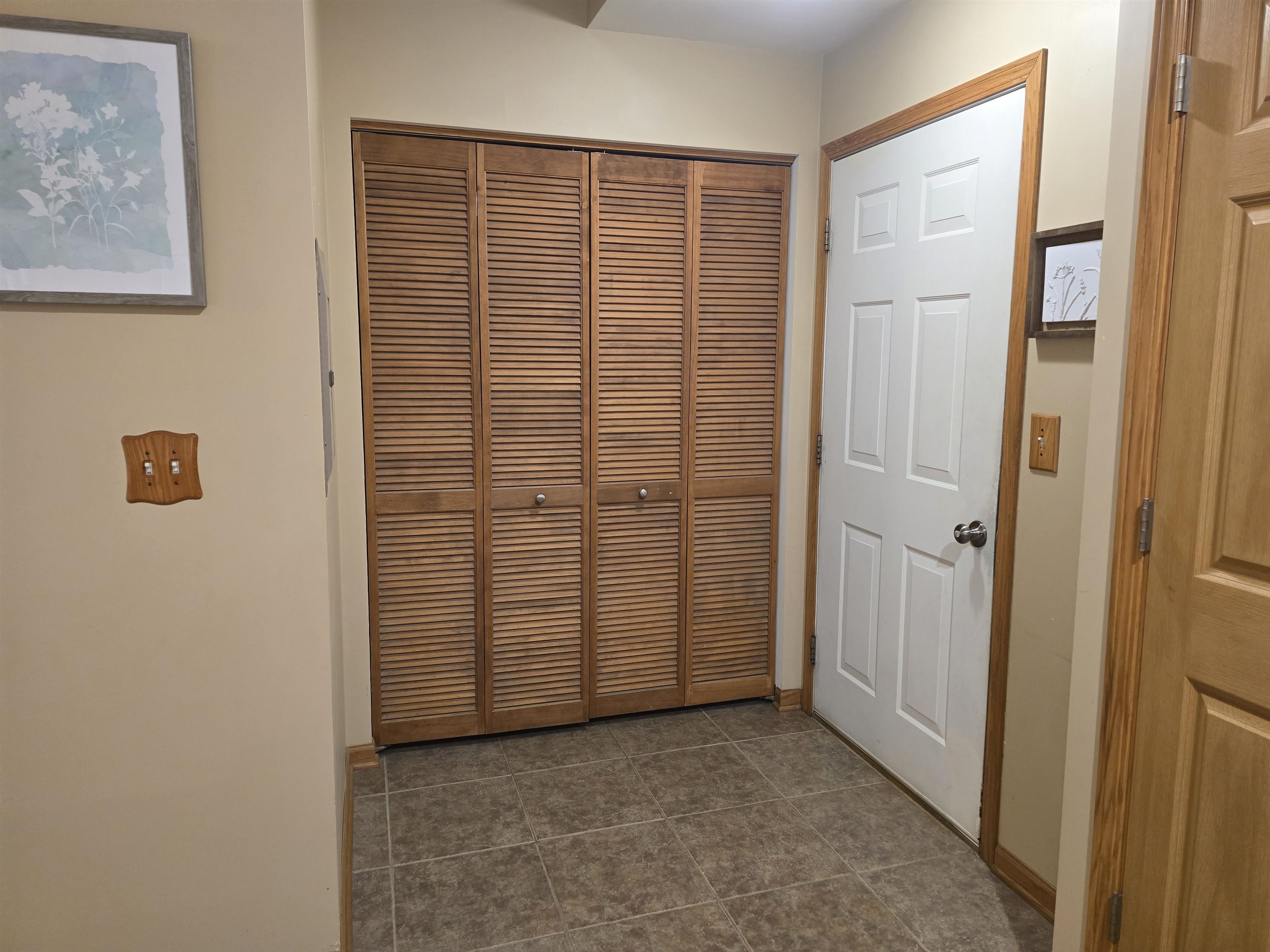 7593 Magnolia Trail Cherry Valley, IL 61016 - Photo 17 of 32 an empty room with closet