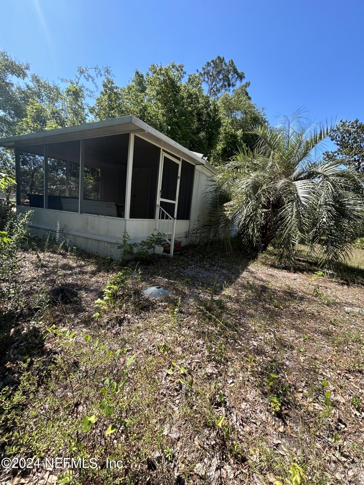 109 Sportsman Road Satsuma, FL 32189 - Photo 11 of 14 screened back porch