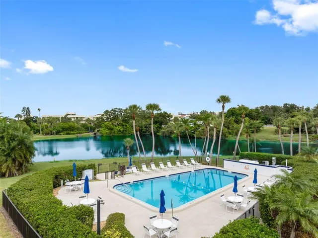 $395,000 | 220 Belleview Boulevard, Unit 609, Belleair, FL 33756