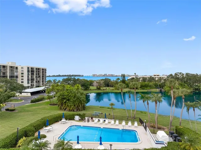 $395,000 | 220 Belleview Boulevard, Unit 609, Belleair, FL 33756