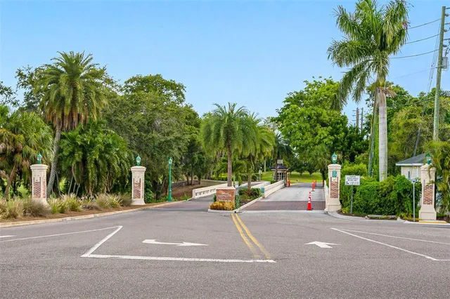 $395,000 | 220 Belleview Boulevard, Unit 609, Belleair, FL 33756