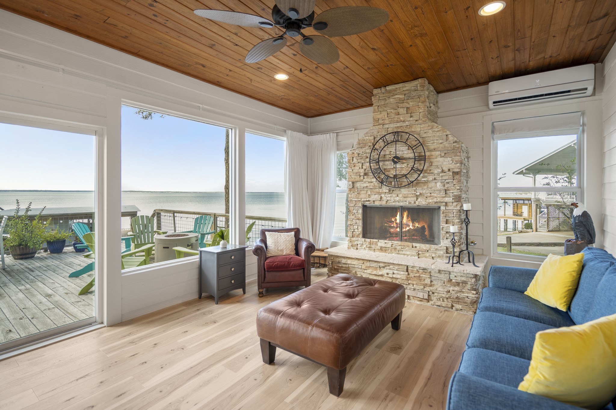 615 Inlet Drive Livingston, TX 77351 - Photo 18 of 50 The cozy fireplace makes this room perfect for year round enjoyment!