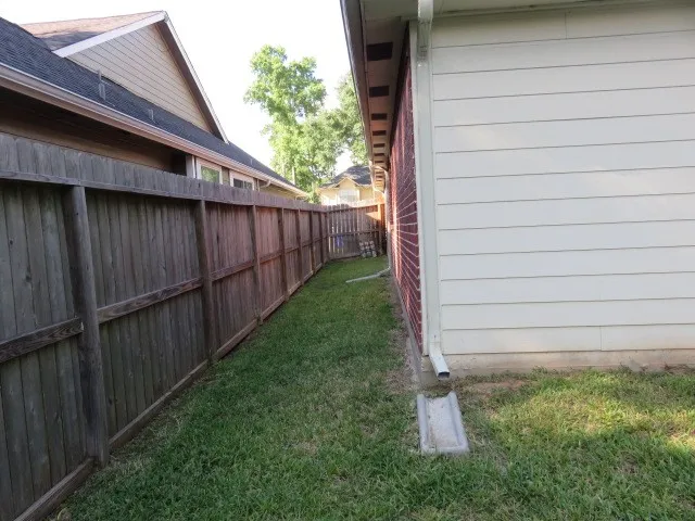 $1,700 | 12129 La Salle Branch, Conroe, TX 77304