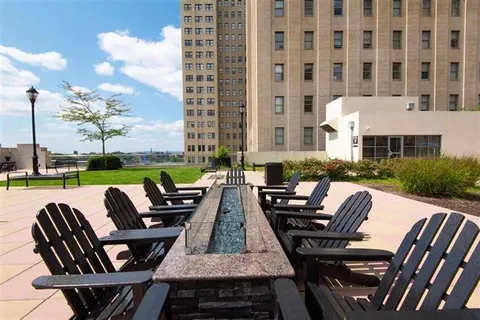 $560,000 | 4 Beacon Way, Unit 303, Jersey City, NJ 07304