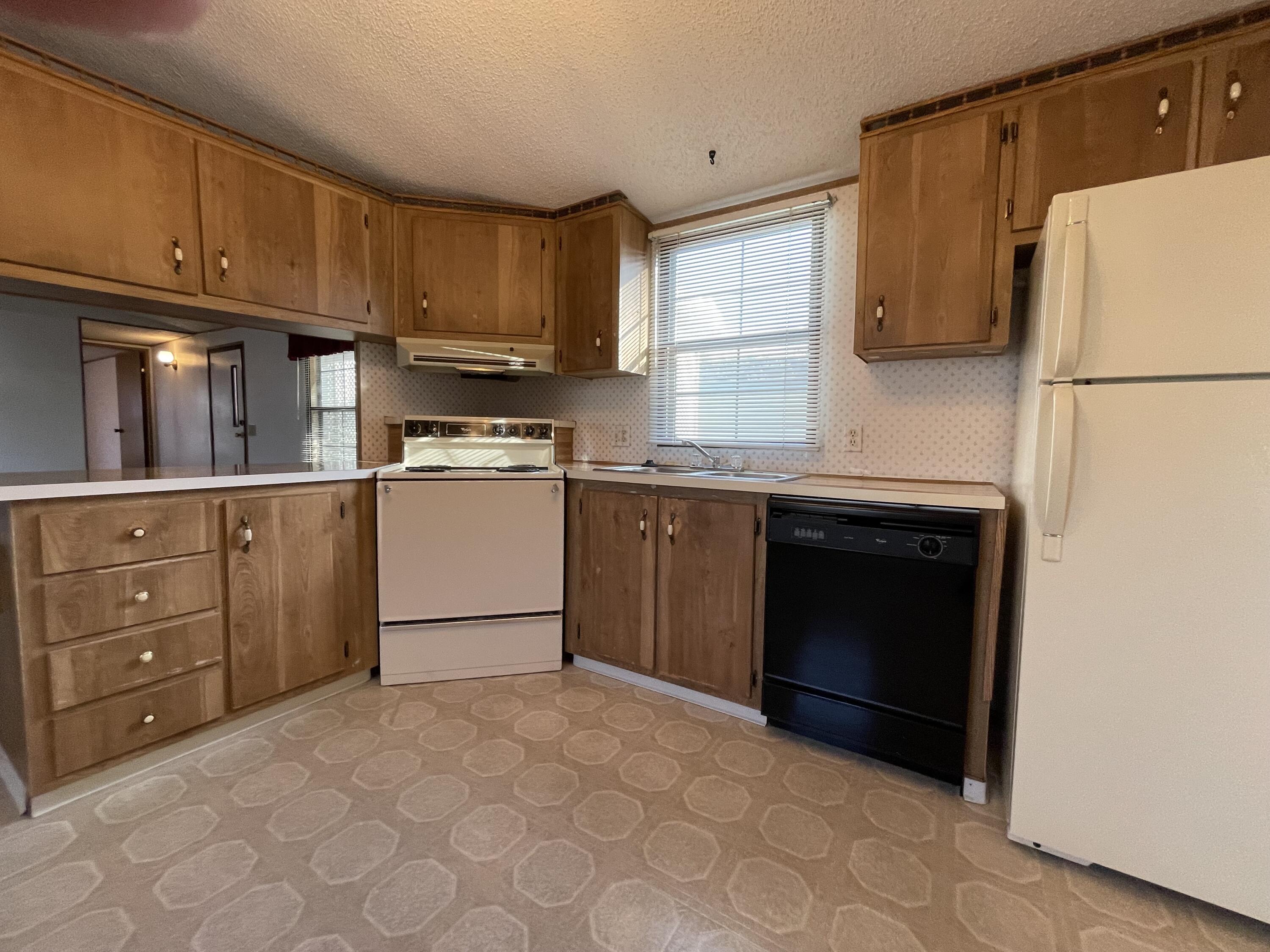 825 Carol Rae Medford, OR 97501 - Photo 18 of 21 IMG_0211
