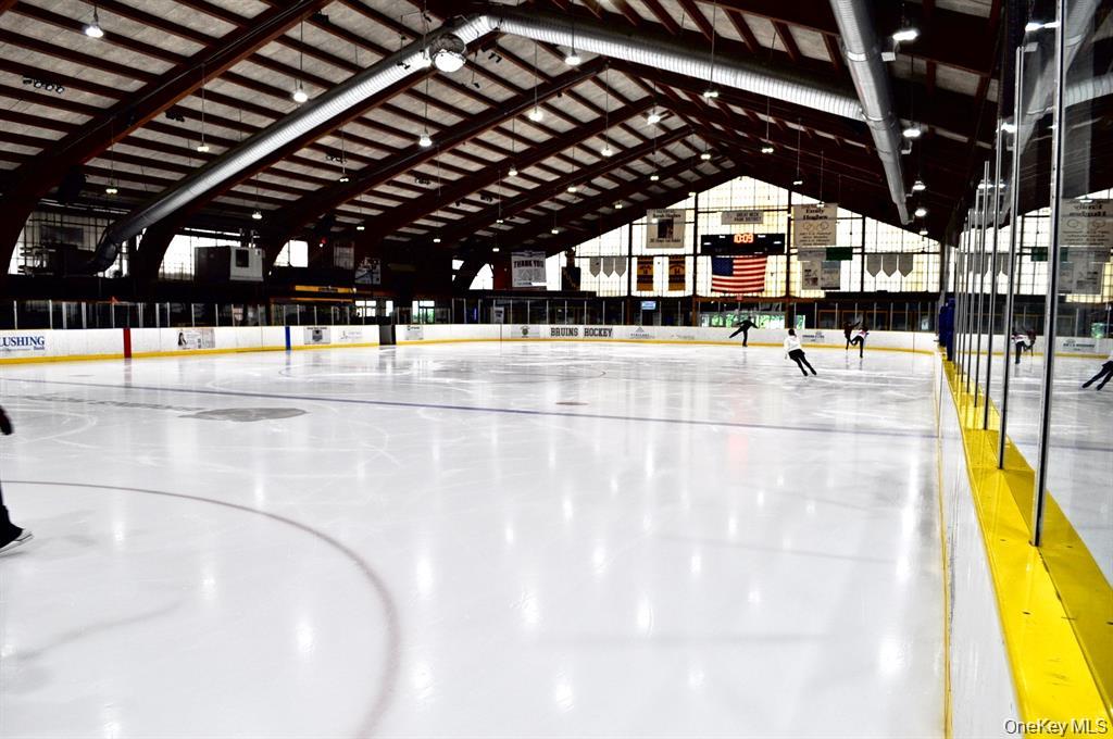 221 Middle Neck Road, Unit M2 Great Neck, NY 11021 - Photo 12 of 15 View of basketball court