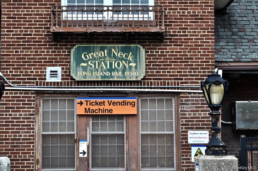 221 Middle Neck Road, Unit M2 Great Neck, NY 11021 - Photo 14 of 15 View of building exterior