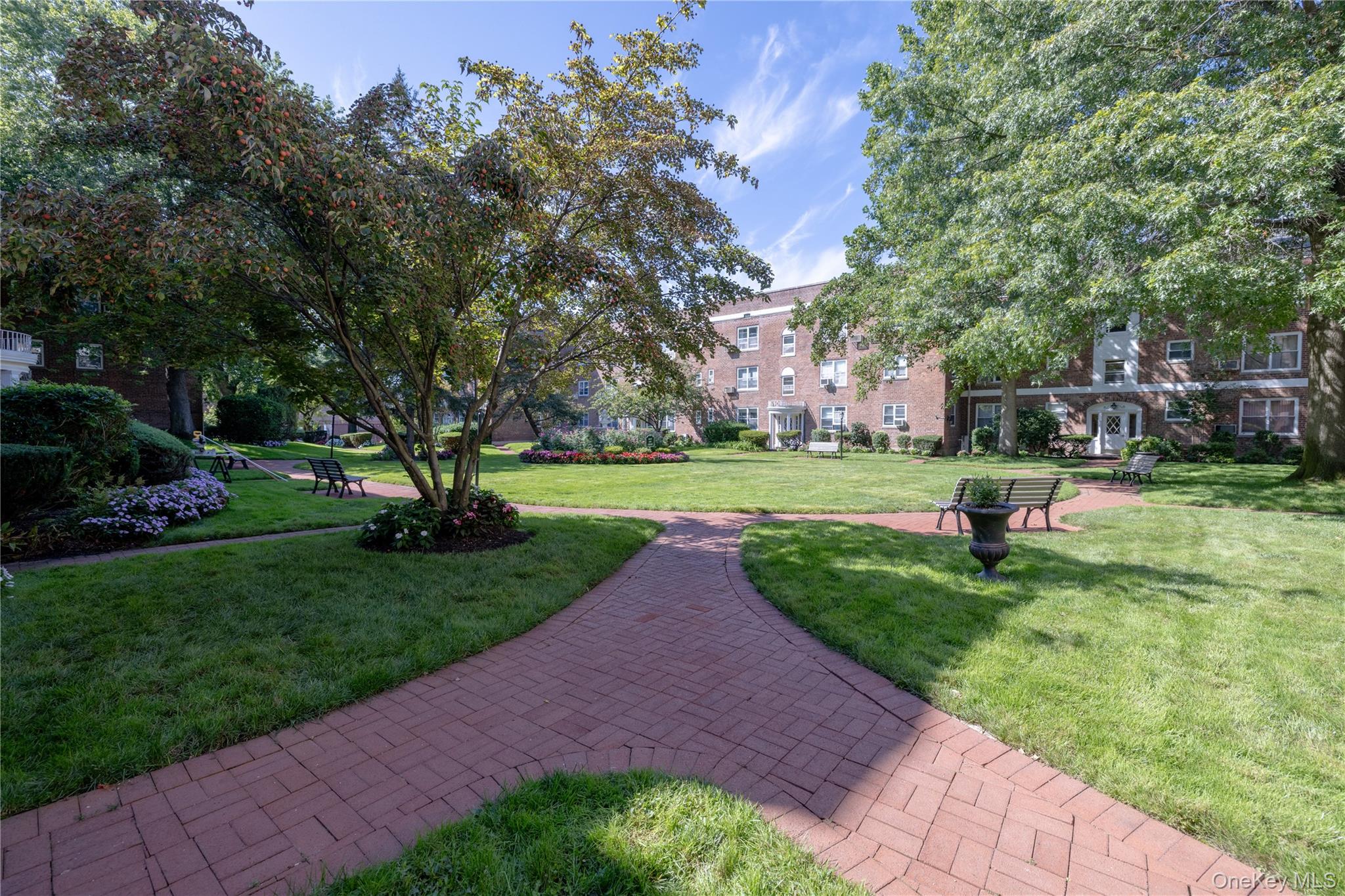 221 Middle Neck Road, Unit M2 Great Neck, NY 11021 - Photo 8 of 15 View of community with a yard