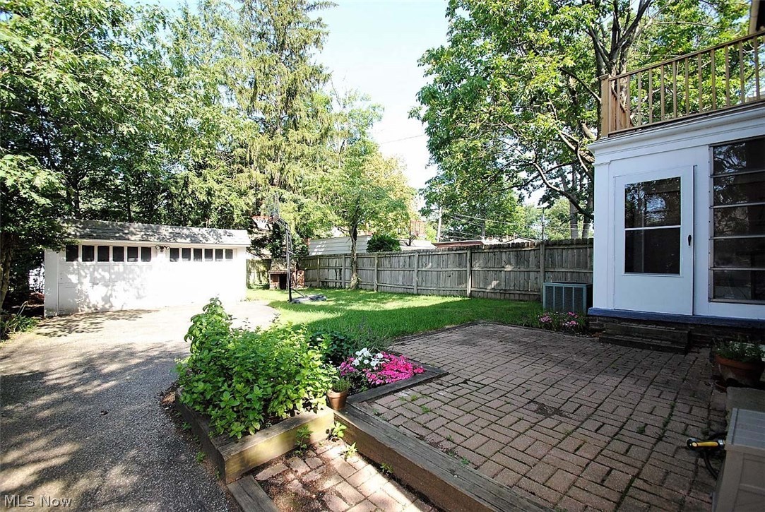 2490 Fenwick Road Cleveland, OH 44118 - Photo 30 of 31 BRICK PATIO