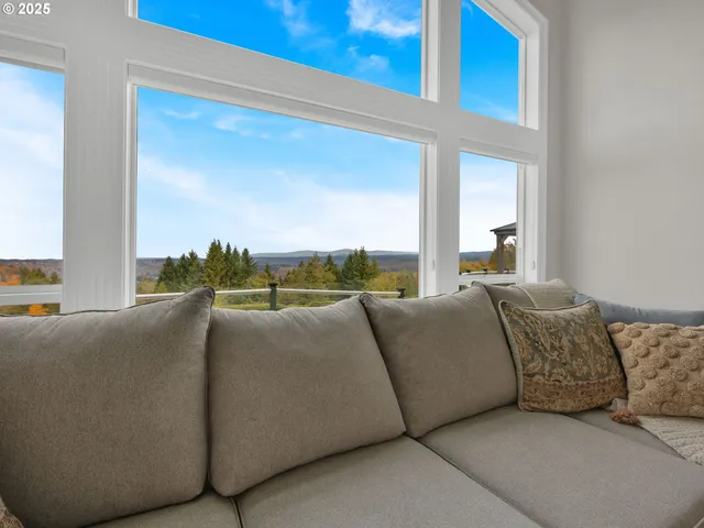 $999,900 | 41375 Southeast Vista Loop Drive, Sandy, OR 97055