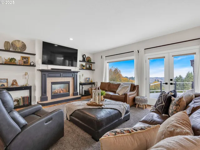 $999,900 | 41375 Southeast Vista Loop Drive, Sandy, OR 97055