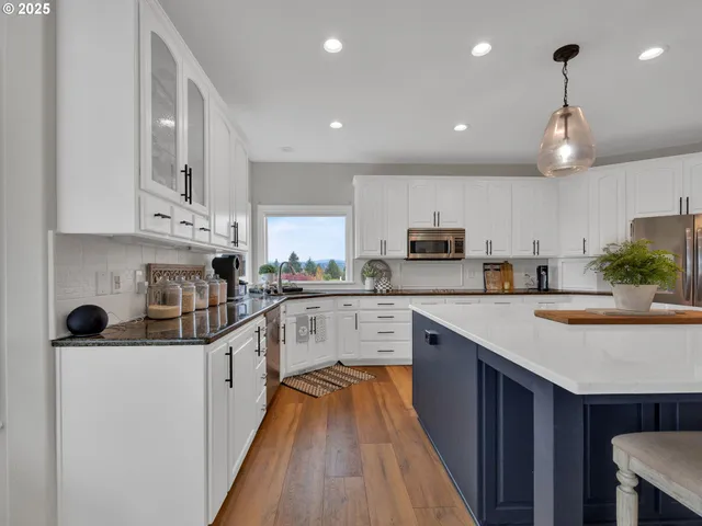 $999,900 | 41375 Southeast Vista Loop Drive, Sandy, OR 97055