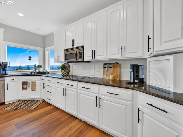 $999,900 | 41375 Southeast Vista Loop Drive, Sandy, OR 97055