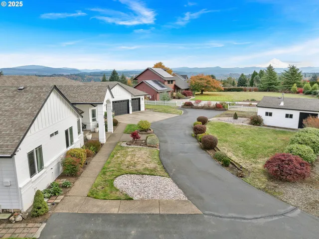 $999,900 | 41375 Southeast Vista Loop Drive, Sandy, OR 97055