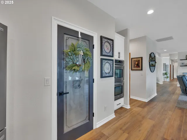 $999,900 | 41375 Southeast Vista Loop Drive, Sandy, OR 97055